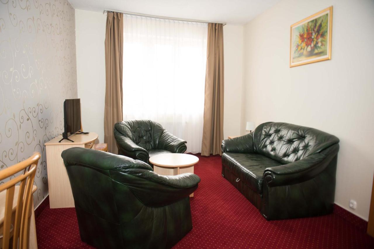 Hozam Wellness Es Apartman Szolnok Exteriör bild