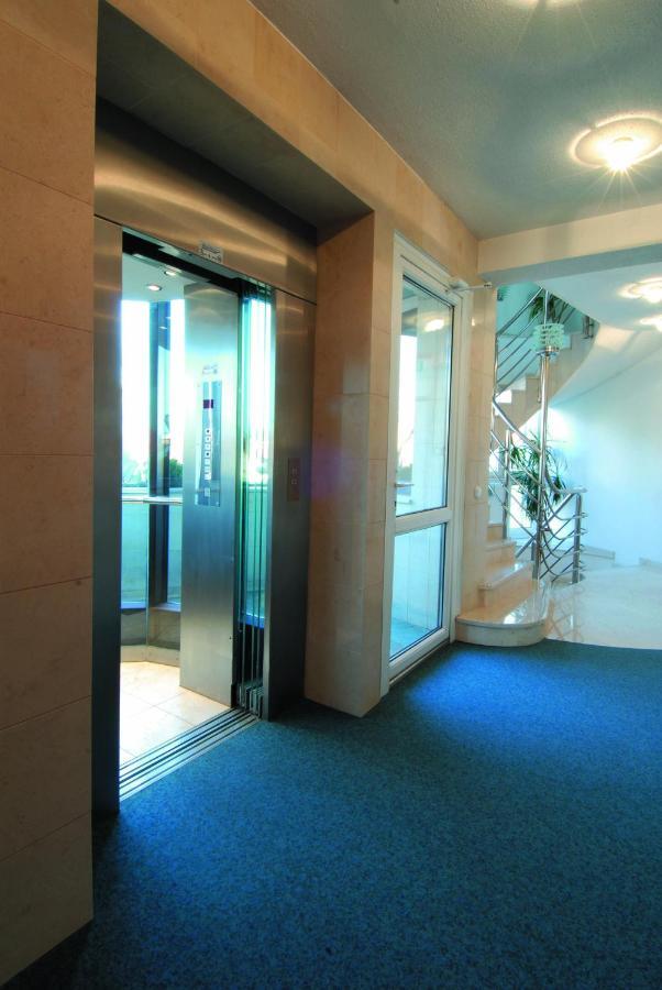 Hozam Wellness Es Apartman Szolnok Exteriör bild