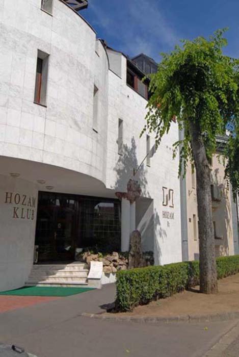 Hozam Wellness Es Apartman Szolnok Exteriör bild